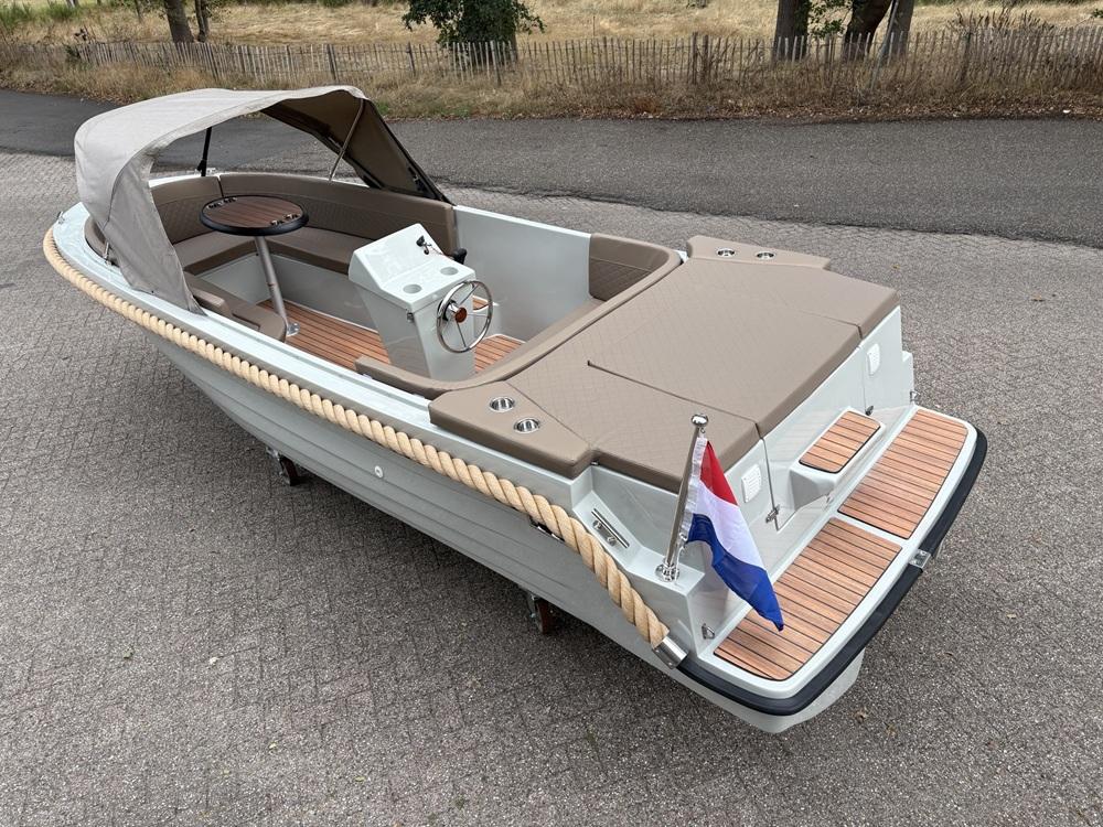 Hiswa te water NAPO 565 Tender SLOEP te koop nautic power foto 1