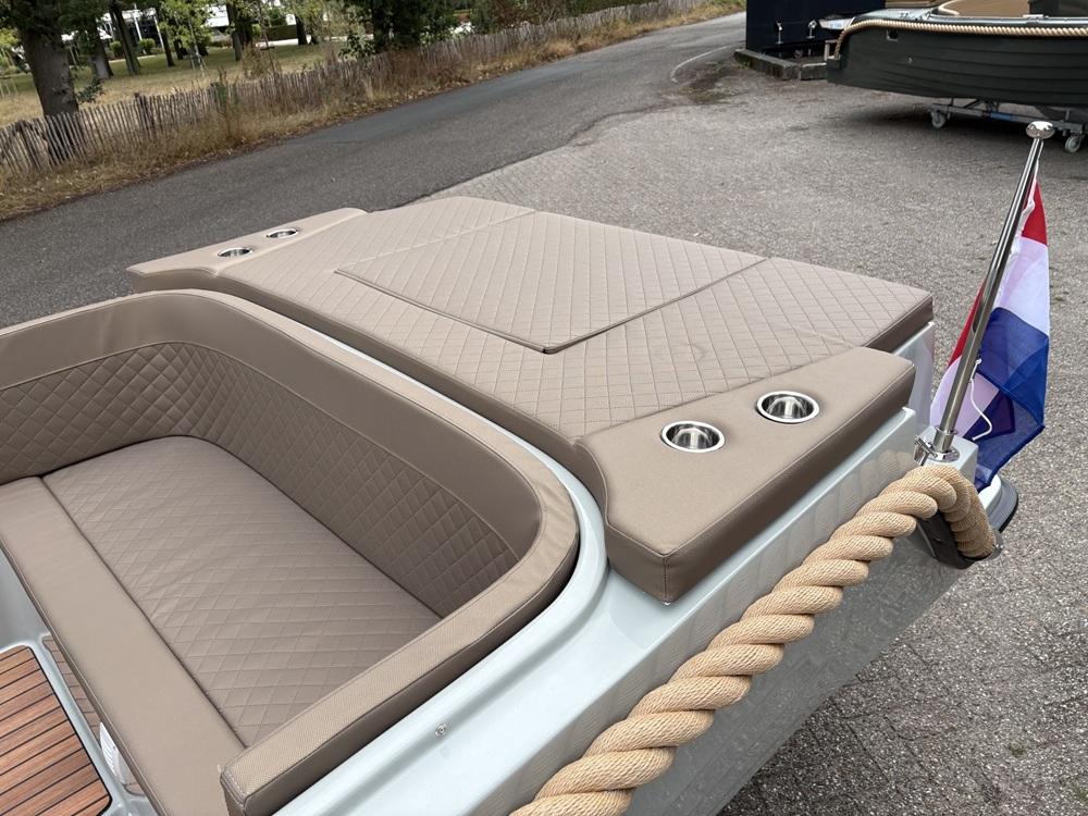 Hiswa te water NAPO 565 Tender SLOEP te koop nautic power foto 4