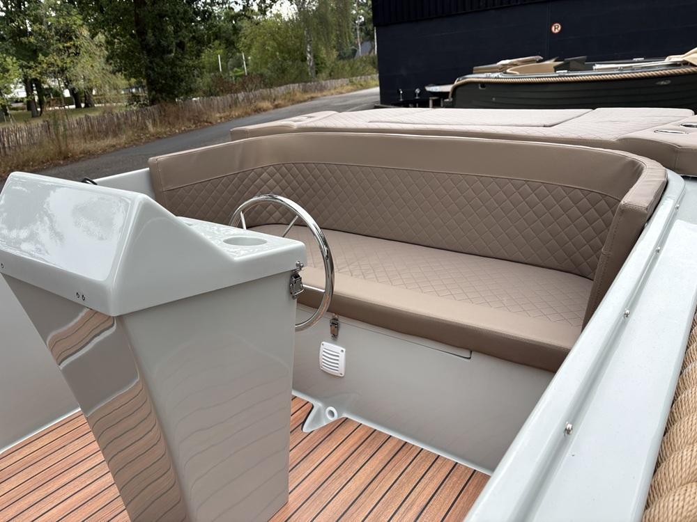 Hiswa te water NAPO 565 Tender SLOEP te koop nautic power foto 5