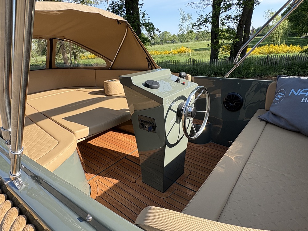 Hiswa te water NAPO 590 Tender te koop nautic power foto 2
