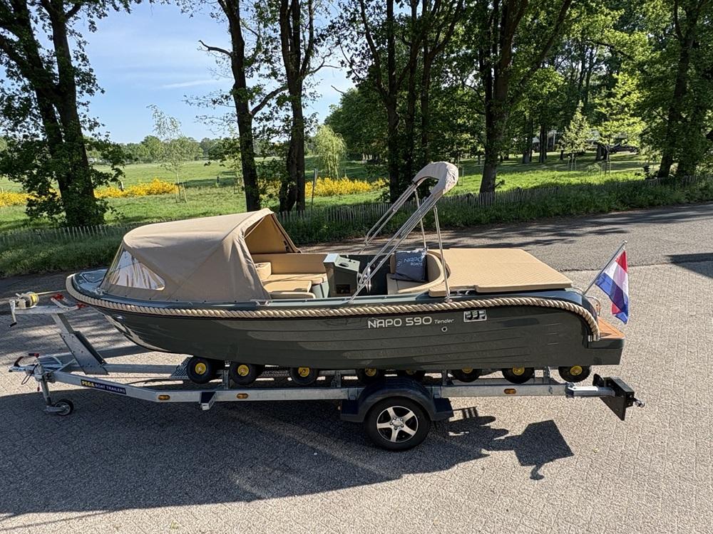 Hiswa te water NAPO 590 Tender te koop nautic power foto 4